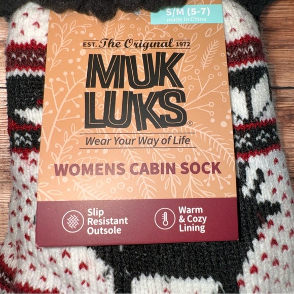 Muk Luks Women’s Cabin Socks Black and Candy Apple Red NWT Size Small (5/7) - Picture 2 of 5